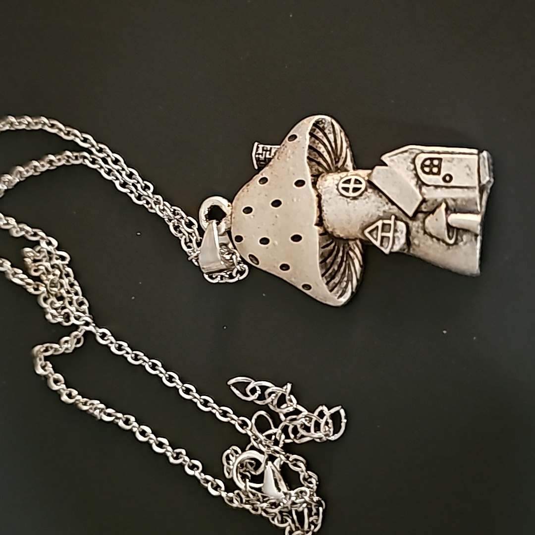 Mushrooms House Pendant Ajustable Chain